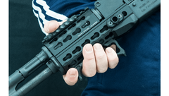 UTG ULTRA SLIM ANGLED FOREGRIP, KEYMOD